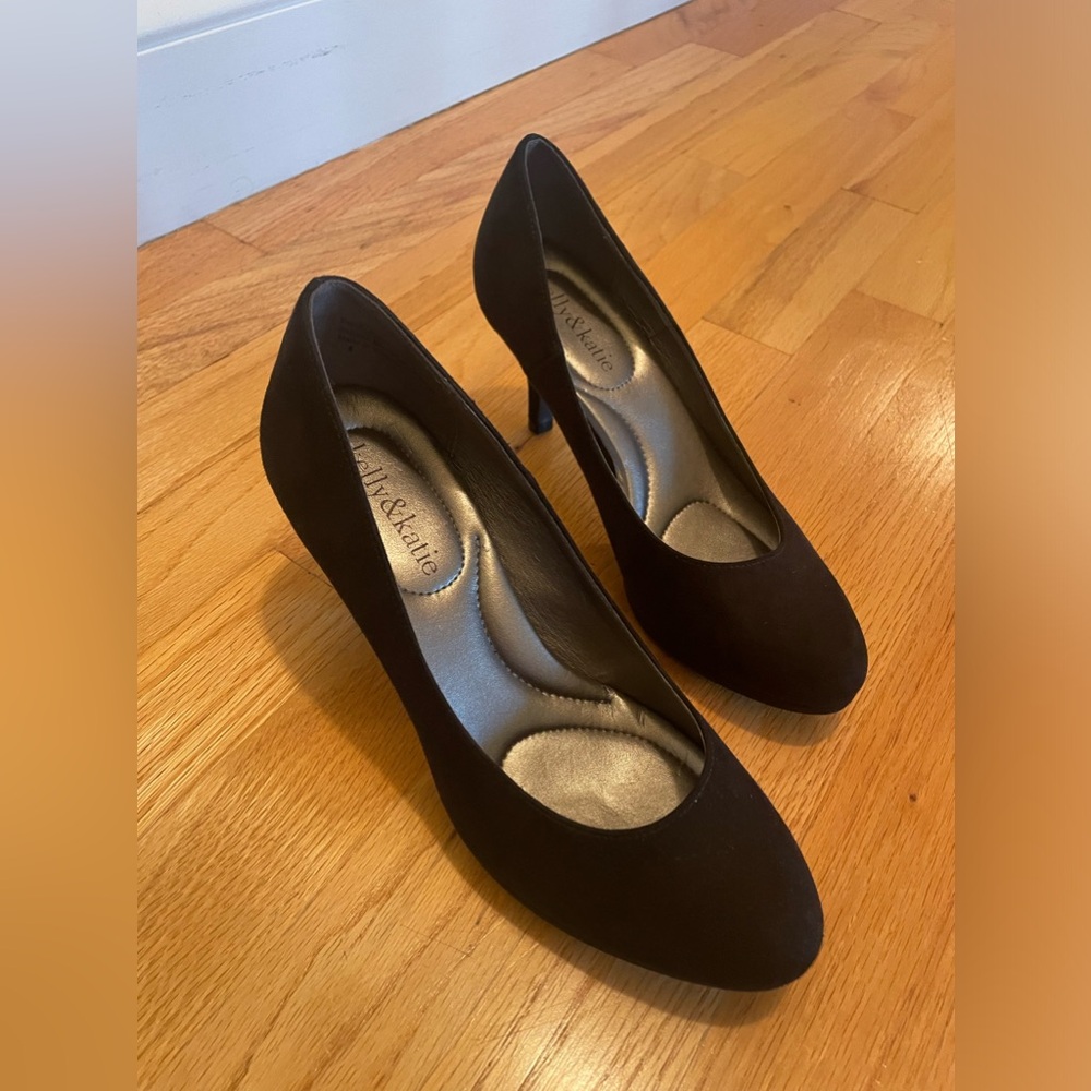Kelly & Katie black faux suede pump heels
